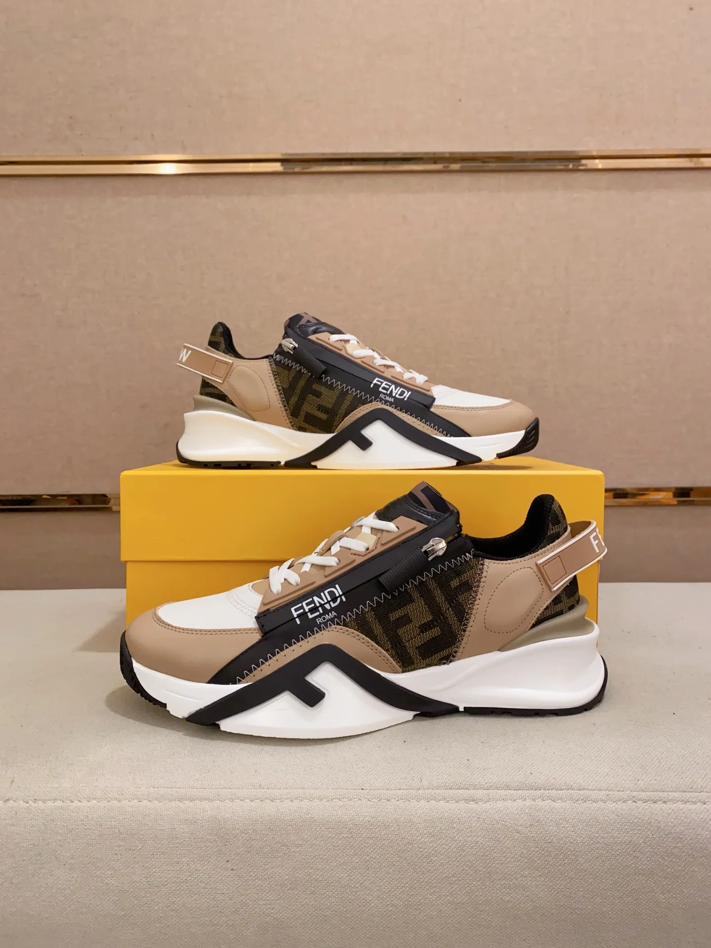 Men's shoes💰: 540💰(Higher version) [Fendi] Fendi's latest casual shoes for men! Available at counters simultaneously! A one-to-one replica of the original. Made entirely of imported top-grain calfskin, the interior is made of top-grain water-dyed cowhide, and the original factory-supplied rubber outsole. Leading new fashion concepts. Matching code: 38-44. 45 can be customized and non-returnable!